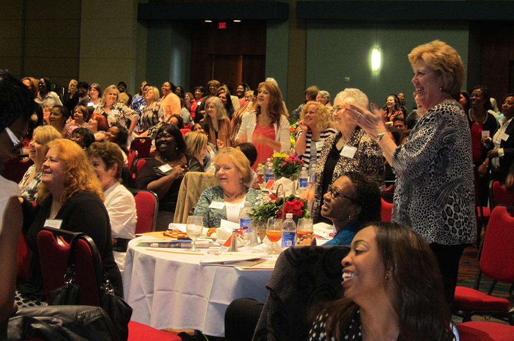 Motivational Speaker Linda Larsen Room Applauds Large