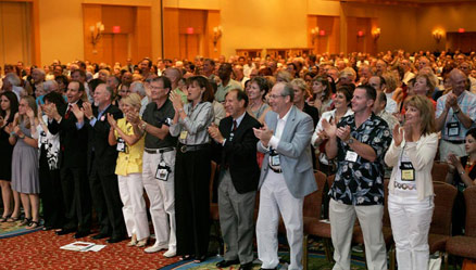 Motivational Speaker Linda Larsen Audience Applauds